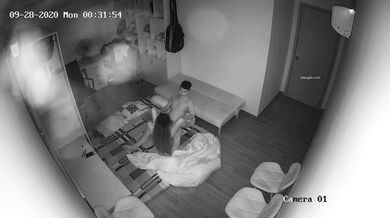 《居家摄像头破解》长期偷窥年轻小夫妻高频率做爱 (6)